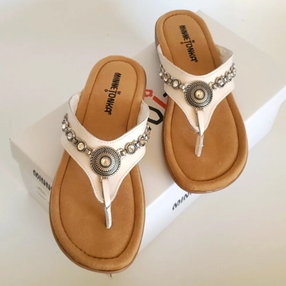 Minnetonka Sable Sandal - Picture 6 of 8